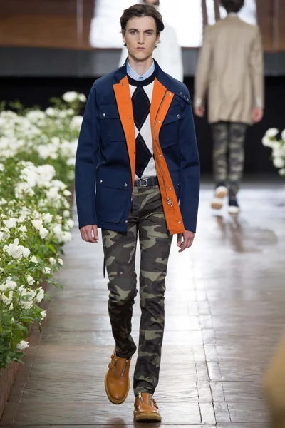 Look 28